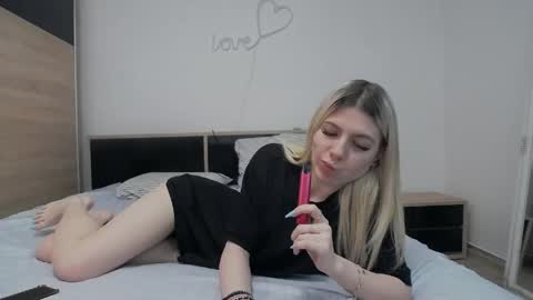 Snapshot of innocentangel2 chatting on May 3, 9:32 pm innocentangel2 online show from May 3, 9:32 pm