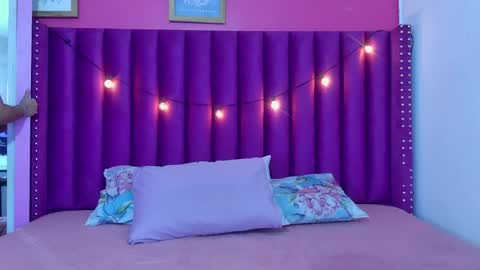 innocenthazel online show from April 14, 2:50 am