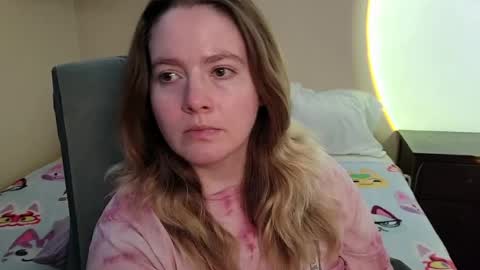 Snapshot of internetfairy_xo chatting on May 2, 6:29 am Faye online show from May 2, 6:29 am