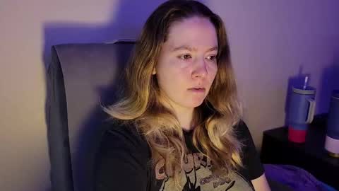 Snapshot of internetfairy_xo chatting on June 2, 5:31 am Faye online show from June 2, 5:31 am