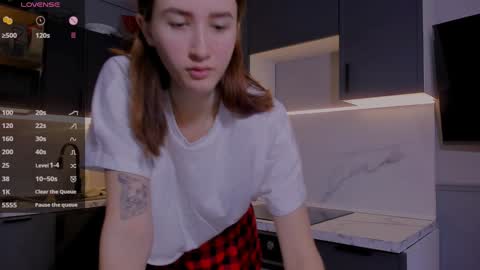 Snapshot of internetsexplorer chatting on December 13, 8:09 am Bernadette Join online show from December 13, 8:09 am