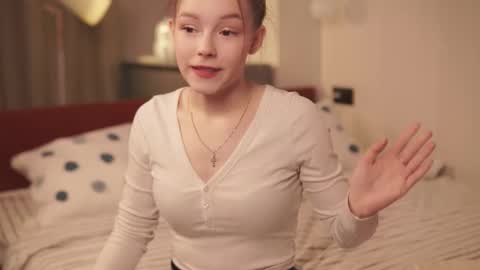 Avie online show from March 6, 4:25 pm