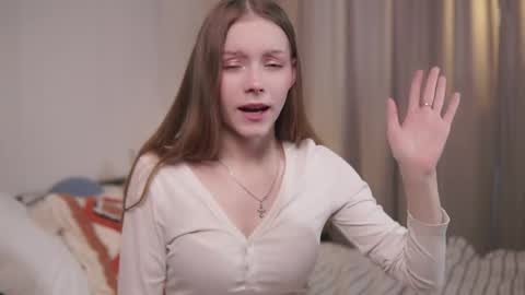 Avie online show from March 25, 1:39 pm