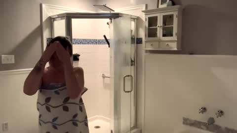 Snapshot of intothewoodswego chatting on October 7, 11:02 pm IntoTheWoodsWeGo online show from October 7, 11:02 pm