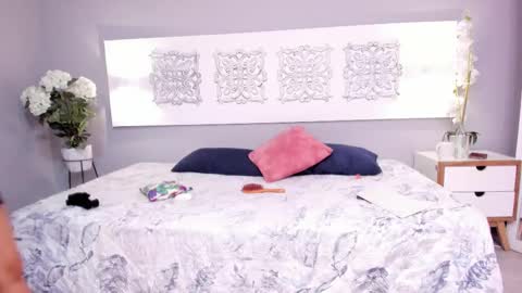 Snapshot of iriis_rosse chatting on March 5, 8:53 pm Iris Rosse online show from March 5, 8:53 pm