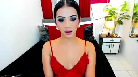 Snapshot of irina_woodshakylishxx chatting on May 5, 10:40 pm IRINAA online show from May 5, 10:40 pm