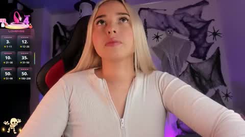 Snapshot of iris3019 chatting on October 29, 10:17 am iris online show from October 29, 10:17 am