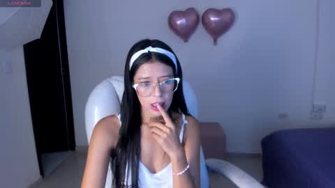 iris8_ online show from February 18, 1:18 pm