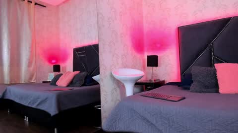 Snapshot of iris_bells chatting on December 19, 2:02 pm Queen Iris online show from December 19, 2:02 pm