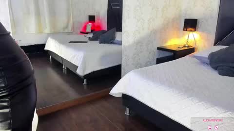 Queen Iris online show from March 12, 3:29 pm