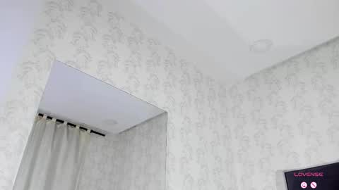 Queen Iris online show from March 18, 4:21 pm