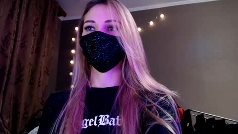 Lily online show from December 1, 8:03 pm