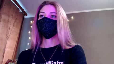 Lily online show from December 21, 12:45 pm