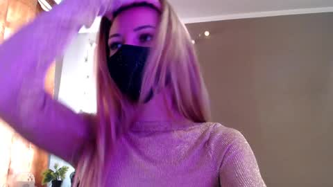 Lily online show from April 4, 1:41 pm