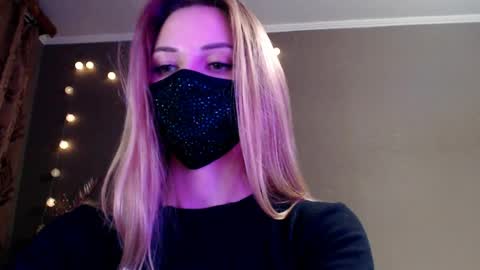 Lily online show from April 18, 7:07 pm