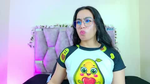 Snapshot of iris_mandarinne chatting on April 21, 5:39 pm Iris online show from April 21, 5:39 pm