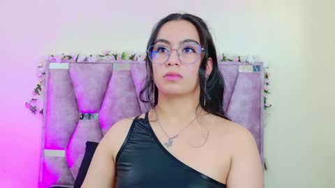 Snapshot of iris_mandarinne chatting on April 22, 6:09 pm Iris online show from April 22, 6:09 pm