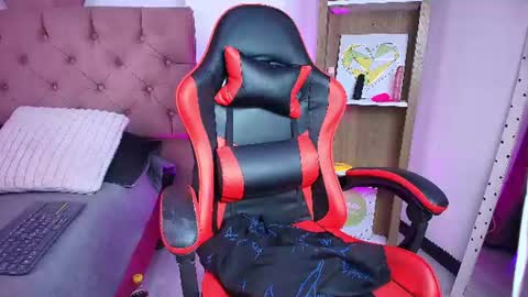 Snapshot of iris_roses chatting on July 8, 8:46 pm iris_roses online show from July 8, 8:46 pm