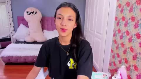 Iris online show from December 6, 9:46 pm