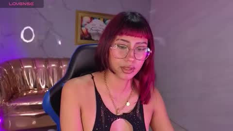 Snapshot of iris_vlahos_s chatting on November 8, 8:51 pm Iris online show from November 8, 8:51 pm