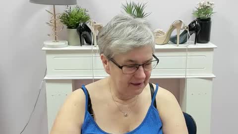 I R I S online show from December 18, 7:25 am