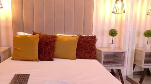 Iris  online show from December 14, 1:38 pm