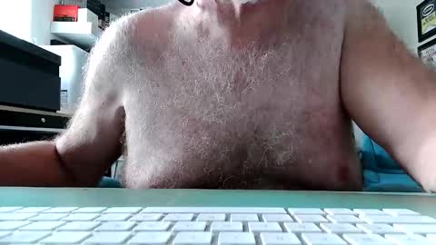 Snapshot of irishdudeloveoib chatting on June 10, 12:48 pm Irishdudelove online show from June 10, 12:48 pm