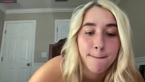 Irispink1 online show from November 4, 8:30 pm