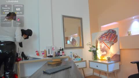 Iriss  online show from December 23, 1:24 pm