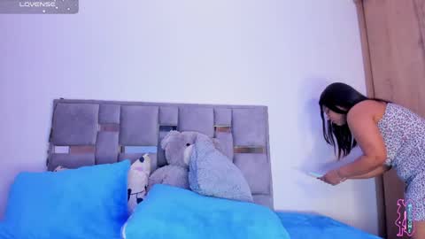 Snapshot of iriss_25 chatting on May 11, 11:49 am iris online show from May 11, 11:49 am