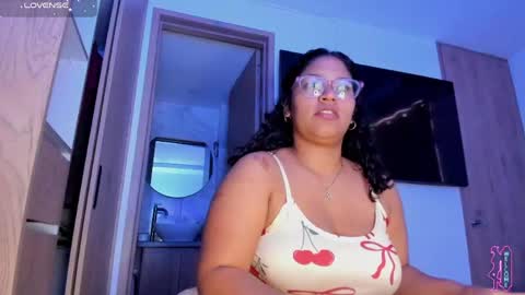Snapshot of iriss_25 chatting on June 5, 12:11 pm iris online show from June 5, 12:11 pm