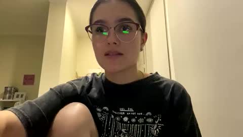 irisss31 online show from June 9, 7:36 pm