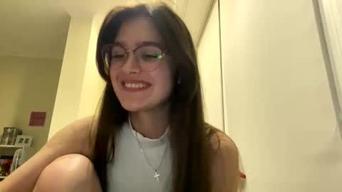 irisss31 online show from June 10, 7:35 pm