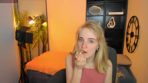 Snapshot of irmaronn chatting on May 25, 10:43 am Irma online show from May 25, 10:43 am