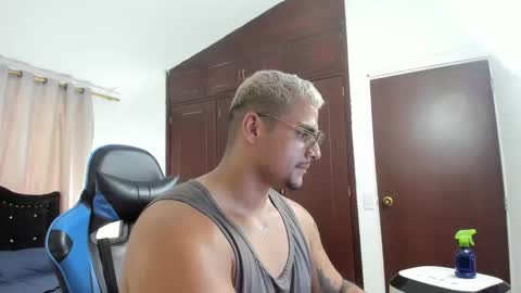 Leo online show from April 7, 9:15 pm