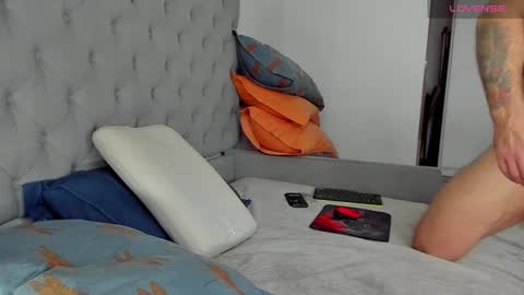 ironhulk22 online show from January 22, 9:02 am