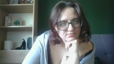 Snapshot of irresistibleparis chatting on April 24, 5:43 am Paris online show from April 24, 5:43 am