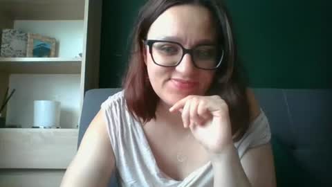 Snapshot of irresistibleparis chatting on June 18, 5:30 am Paris online show from June 18, 5:30 am