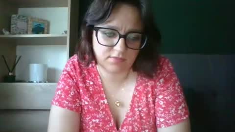 Snapshot of irresistibleparis chatting on June 25, 5:45 am Paris online show from June 25, 5:45 am