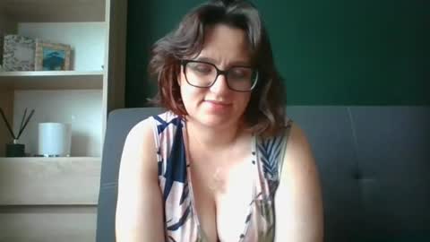 Snapshot of irresistibleparis chatting on July 7, 6:47 am Paris online show from July 7, 6:47 am