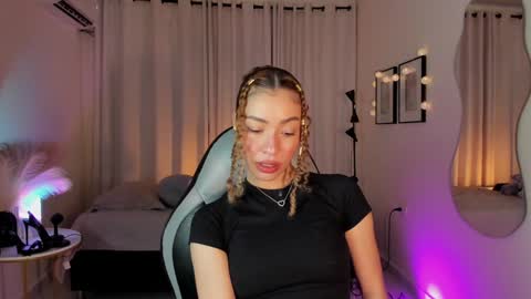 Snapshot of isa_____ chatting on January 17, 12:31 am isa_____ online show from January 17, 12:31 am