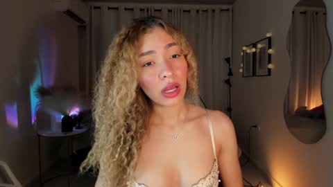 Snapshot of isa_____ chatting on January 29, 2:09 am isa_____ online show from January 29, 2:09 am