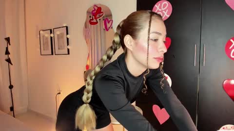 Snapshot of isa_____ chatting on February 27, 12:21 am isa_____ online show from February 27, 12:21 am