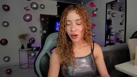 Snapshot of isa_____ chatting on February 28, 7:35 pm isa_____ online show from February 28, 7:35 pm