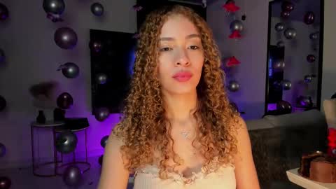 Snapshot of isa_____ chatting on March 1, 1:43 am isa_____ online show from March 1, 1:43 am