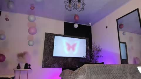 Snapshot of isa_____ chatting on March 9, 3:54 am isa_____ online show from March 9, 3:54 am