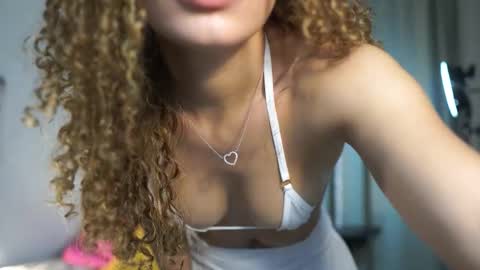 Snapshot of isa_____ chatting on September 8, 6:40 pm isa_____ online show from September 8, 6:40 pm