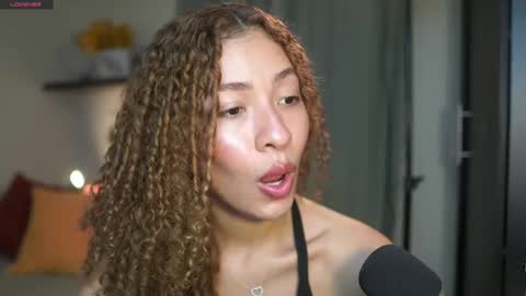 Snapshot of isa_____ chatting on September 11, 12:11 am isa_____ online show from September 11, 12:11 am