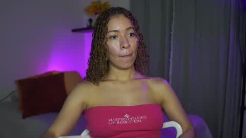 Snapshot of isa_____ chatting on September 23, 2:03 am isa_____ online show from September 23, 2:03 am