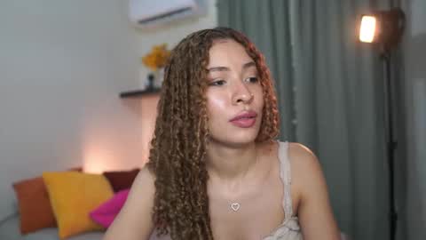 Snapshot of isa_____ chatting on September 27, 9:53 pm isa_____ online show from September 27, 9:53 pm